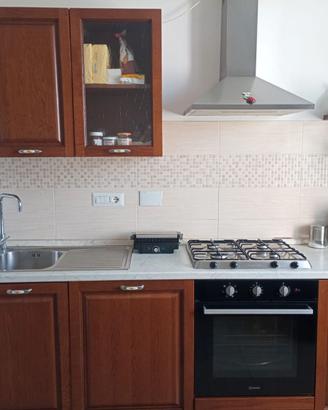 CUCINA COMPLETA IN LEGNO CON ELETTRODOMESTICI