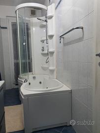 Vasca idromassaggio con doccia Glass