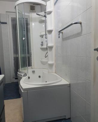 Vasca idromassaggio con doccia Glass