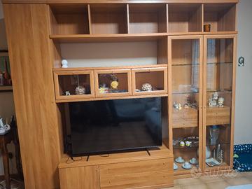 mobile soggiorno color noce  h 2,20x2,70 profondit