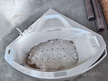 Vasca idromassaggio jacuzzi 1,5 m X 1,5 m usata