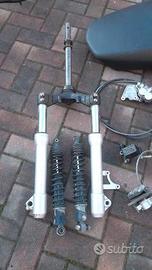 Geopolis 250 : forcella cerchio pompa pinza