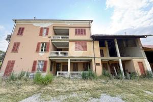 CASA SEMINDIPENDENTE A IVREA