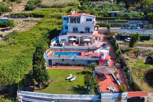 Mini appartamenti a Gaeta in villa con piscina