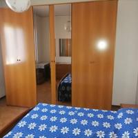 Camera letto specchio bagno