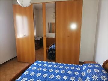 Camera letto specchio bagno