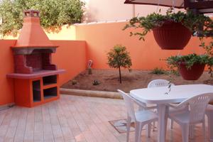 Pula arredato bilocale con cortile/giardino