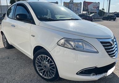 LANCIA Ypsilon 1.3MTJ 95CV(PLATINUM)X Neopatentati