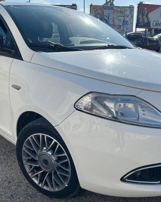 LANCIA Ypsilon 1.3MTJ 95CV(PLATINUM)X Neopatentati