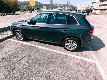 Auto AUDI Q5