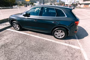 Auto AUDI Q5