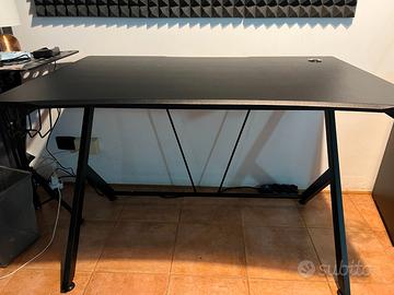 Scrivania Gaming GXT 711 Completa + Accessori