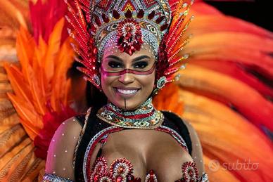 Deejay con Ballerini brasiliani per feste