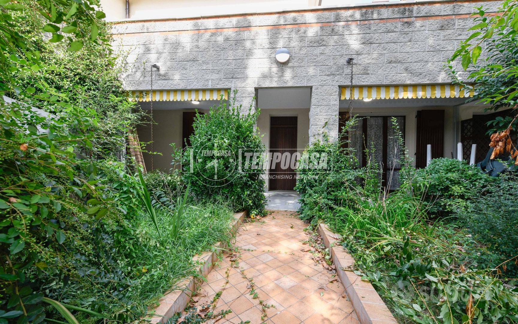 VILLA A SCHIERA CON GIARDINO - Altro