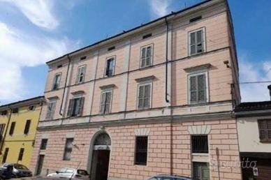 Immobile in asta di 333 m² con più di 5 locali e b