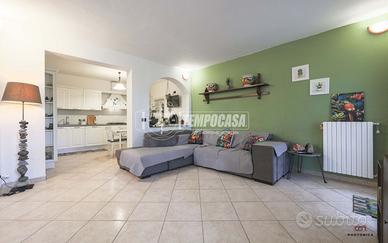 PORZIONE DI CASA SU PIU' LIVELLI CON GIARDINO PRIV