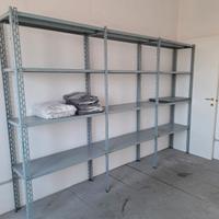scaffale in metallo