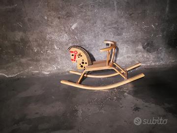 Cavallino giocattolo 