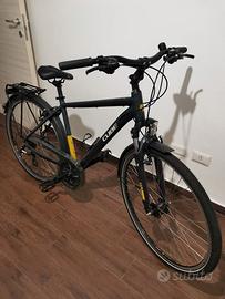 Bicicletta Cube Touring