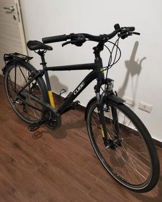 Bicicletta Cube Touring