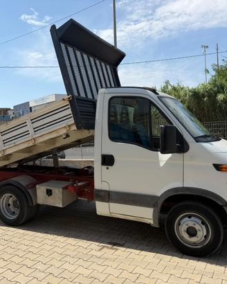 IVECO 35c13 RIBALTABILE TRILATERALE