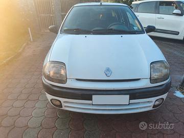 Auto Renault Clio
