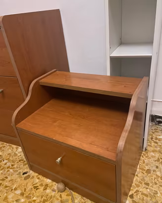 Coppia di comodini vintage in legno – stile retrò
