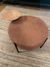 Pouf rotondo color terracotta con tavolino legno