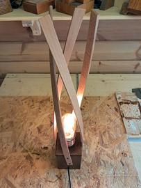 Lampada da tavolo in legno 