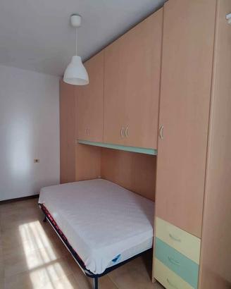 Cameretta con letto a piazza e mezzo con materasso