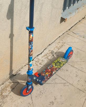 Monopattino pieghevole Marvel Avengers 