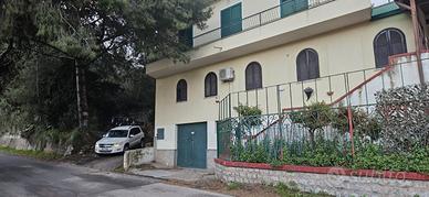 4 Vani con Cantina Via San Martino delle Scale