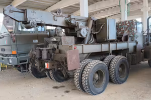 Veicolo storico militare da collezione REO 6X6