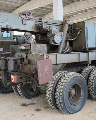 Veicolo storico militare da collezione REO 6X6