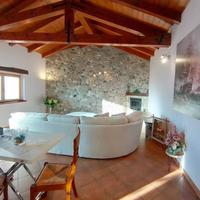 Casa ristrutturata su due livelli con ampio scoper