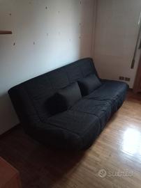 cameretta con armadio e divano letto e scrivania 