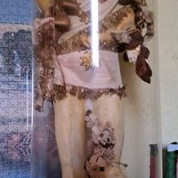 Statua devozionale sotto campana di vetro