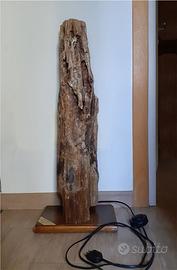Lume in legno da pavimento
