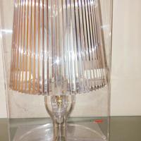 lampada da comodino trasparente della Kartell 