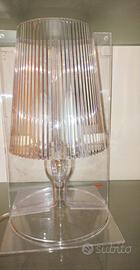 lampada da comodino trasparente della Kartell 