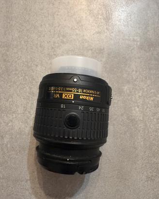 Obbiettivo nikon 18-55 per pezzi di ricambio