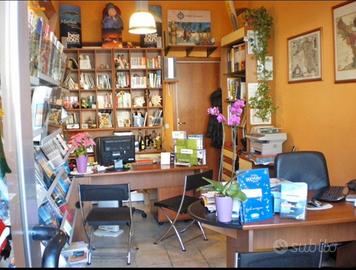 Mobili arredo ufficio. 