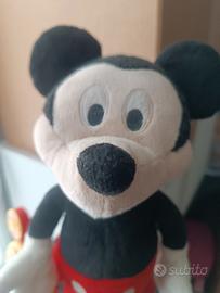 topolino canta e balla