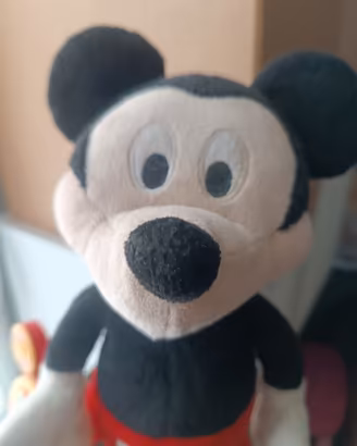 topolino canta e balla