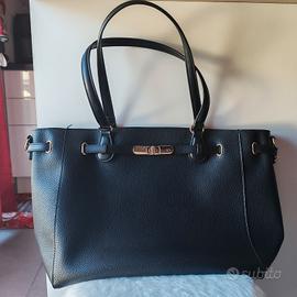 Borsa Carpisa indossabile in 3 modi