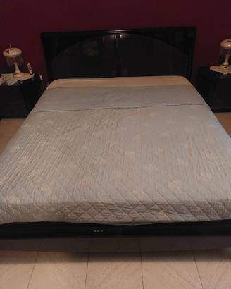 struttura letto nero lucido 