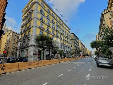 4 LOCALI A NAPOLI
