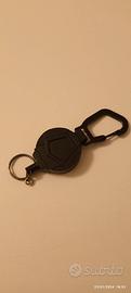 Portachiavi con cavo retrattile a molla e moschett