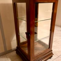 Vetrina in arte, povera