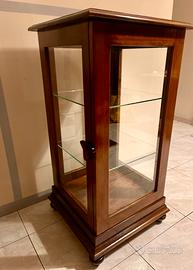 Vetrina in arte, povera